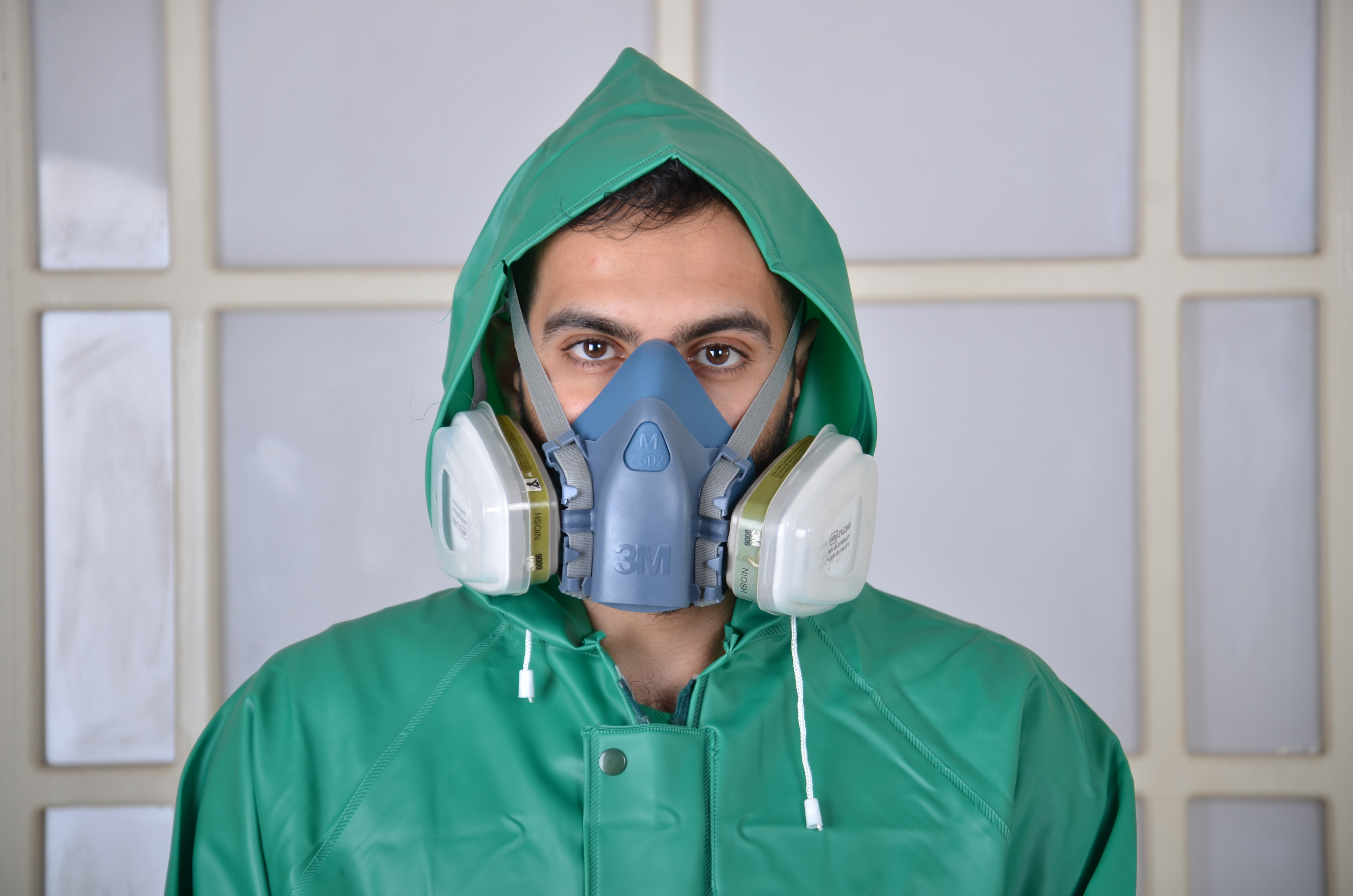 تجهیزات ایمنی برای کار با مواد شیمیایی